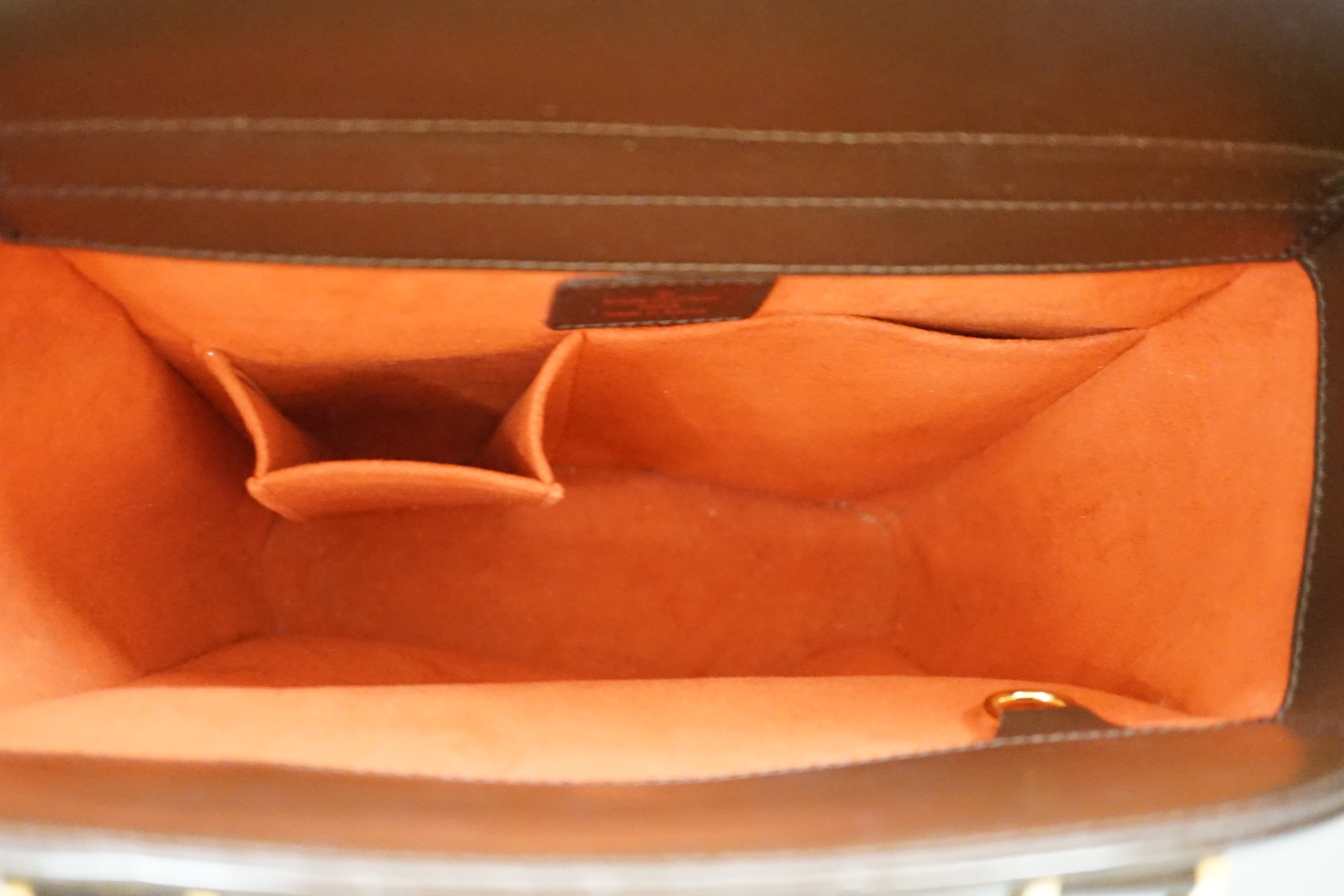 A Louis Vuitton lady’s handbag, with chequered sides, with original dust bag, 26cm excl. handles